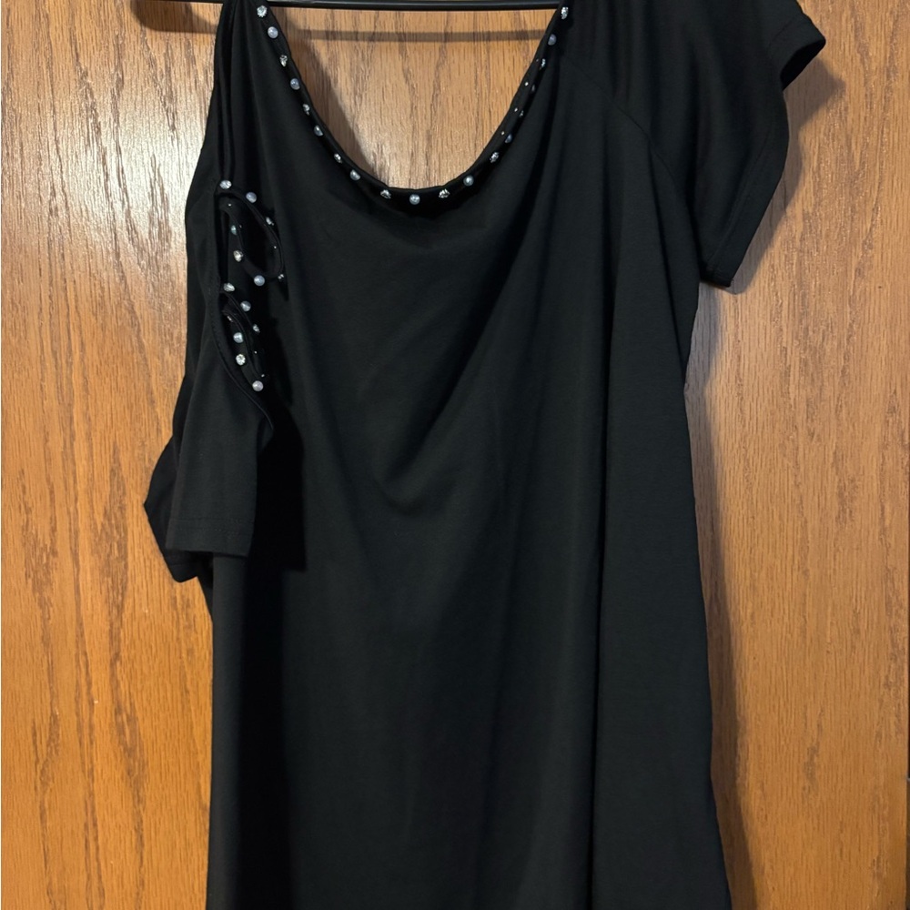 Chic Black Beaded Short Sleeve Top